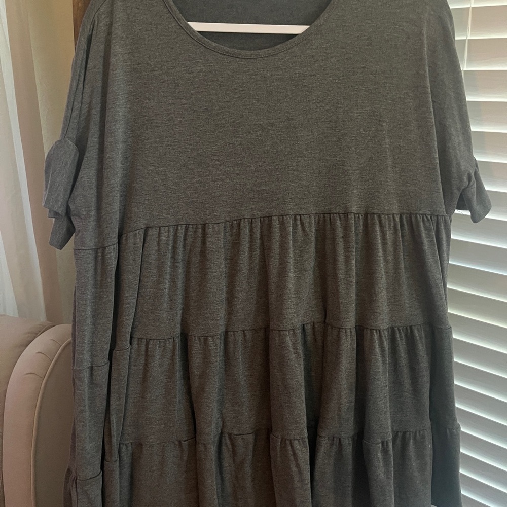 Women's Gray Tiered Short-Sleeve Top